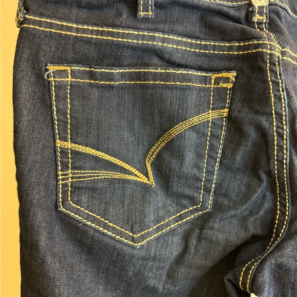 Ariat R.E.A.L. Mid Rise Arrow Fit Jocelyn Boot Cut Jean, size 27S - Picture 5 of 8